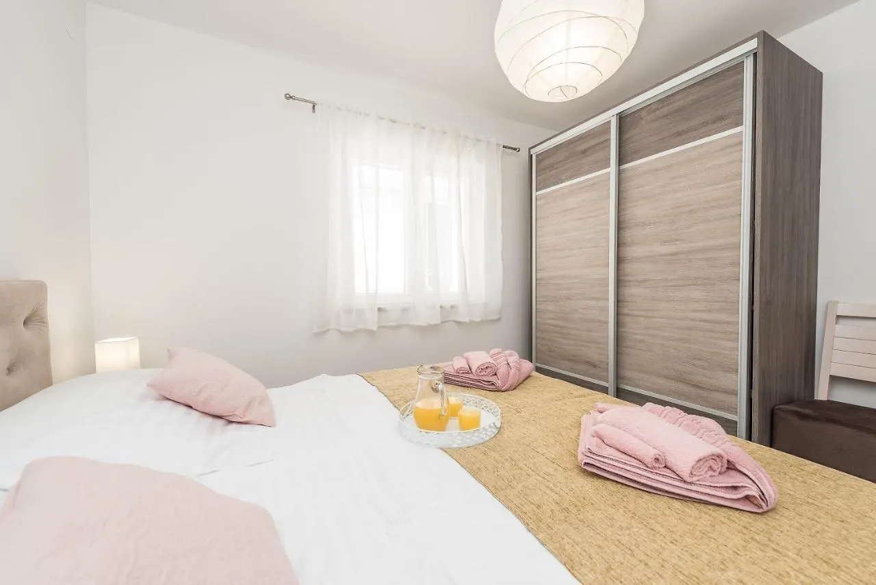 Ferienhaus Villa Family Sukosan, Zadar